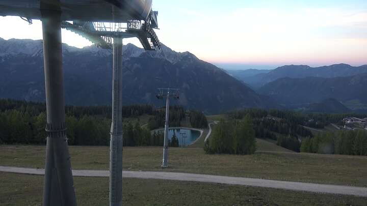 Hinterstoder Upper Station Hirschkogelbahn snow cam captured at 27 September 2026 at 7:05 pm GMT+2