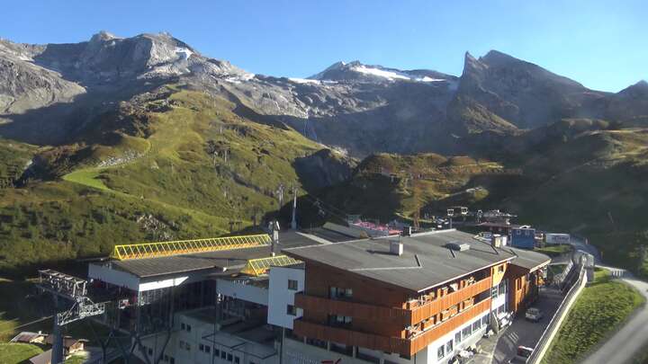 Hintertux (Zillertal) archive representative frame captured at 16 September 2026 at 1:35 am AEST