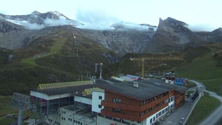 Hintertux (Zillertal) Sommerberg snow cam captured at 17 September 2026 at 10:05 pm GMT+2