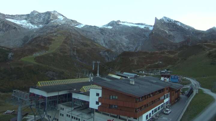 Hintertux (Zillertal) Sommerberg snow cam captured at 28 September 2026 at 7:14 pm GMT+2