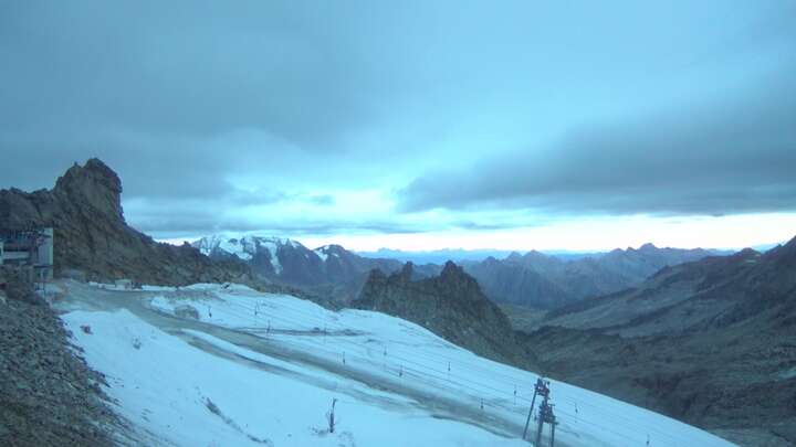 Hintertux (Zillertal) Gefrorene Wand snow cam captured at 13 September 2026 at 7:43 pm GMT+2