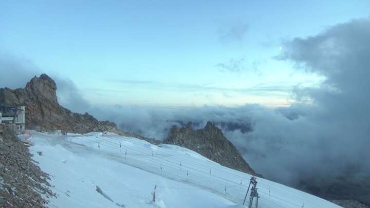 Hintertux (Zillertal) Gefrorene Wand snow cam captured at 17 September 2026 at 10:21 pm GMT+2