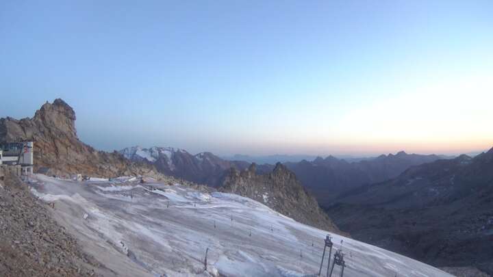 Hintertux (Zillertal) Gefrorene Wand snow cam captured at 28 September 2026 at 7:14 pm GMT+2