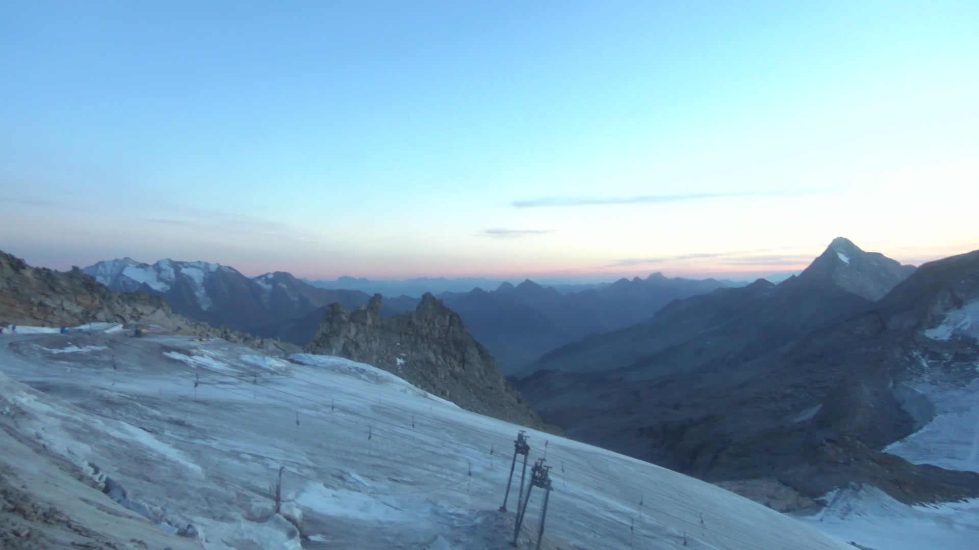 Hintertux (Zillertal) Gefrorene Wand snow cam captured at 3 October 2026 at 7:03 pm GMT+2
