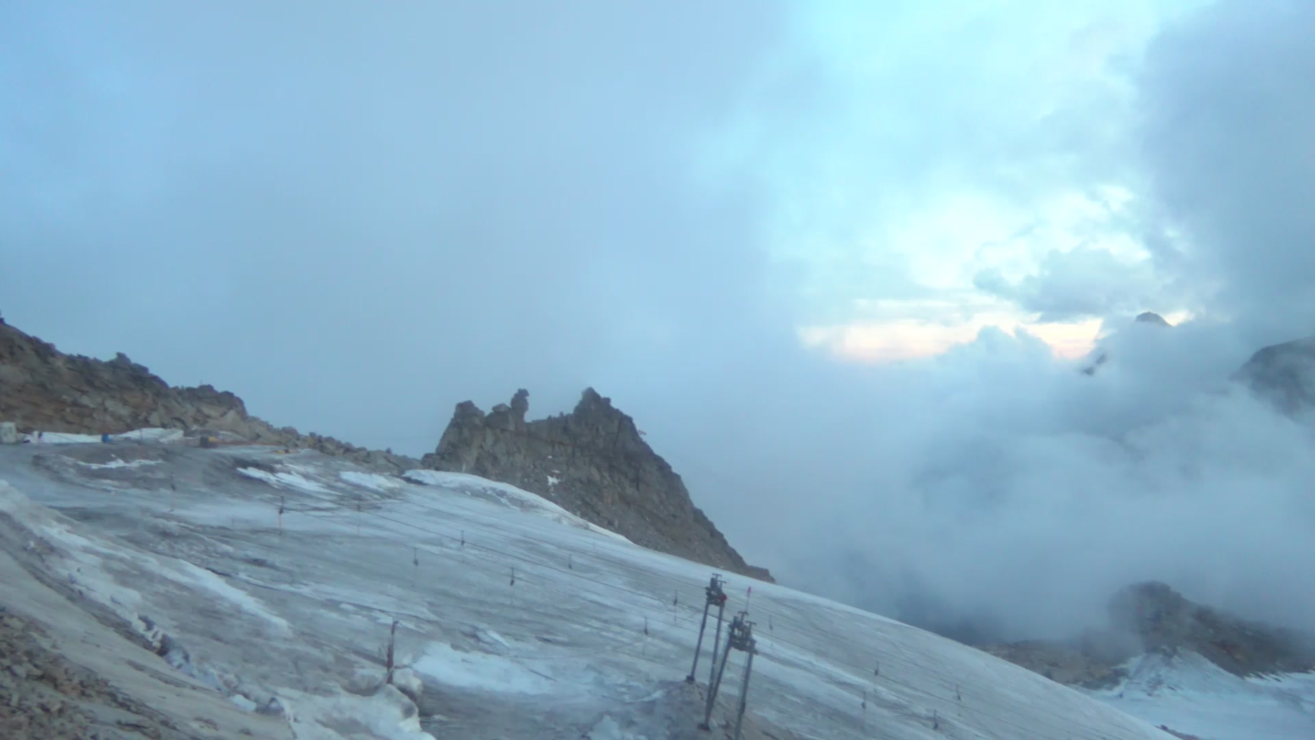 Hintertux (Zillertal) Gefrorene Wand snow cam captured at 4 October 2026 at 7:05 pm GMT+2