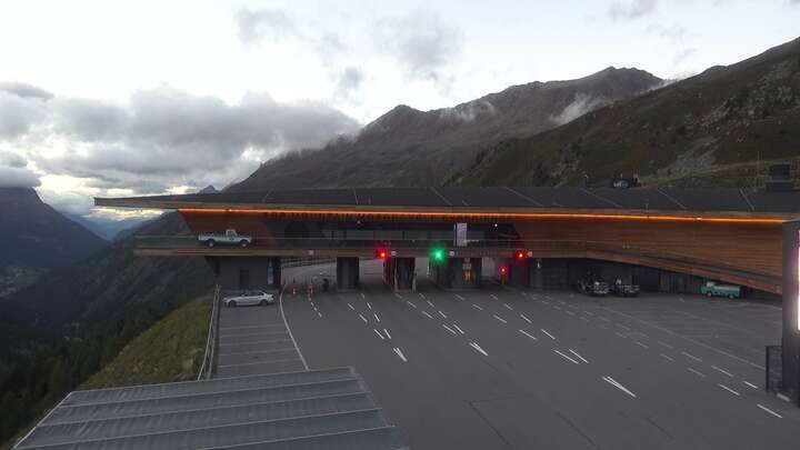 Hochgurgl (Ötztal) Top Mountain Crosspoint snow cam captured at 14 September 2026 at 7:43 pm GMT+2