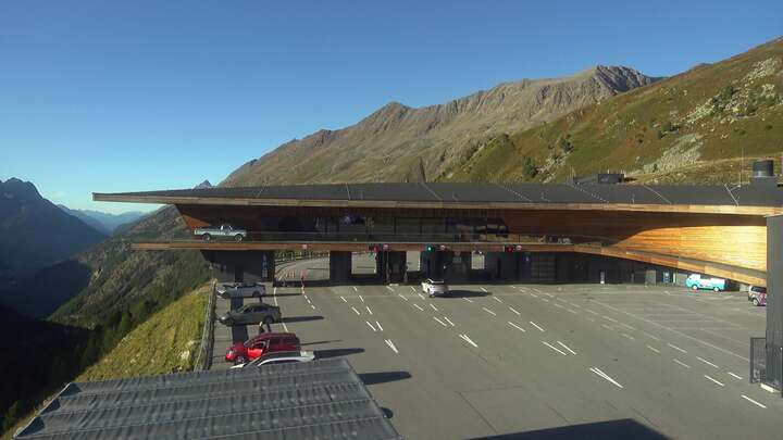 Hochgurgl (Ötztal) Top Mountain Crosspoint snow cam captured at 15 September 2026 at 6:07 pm GMT+2