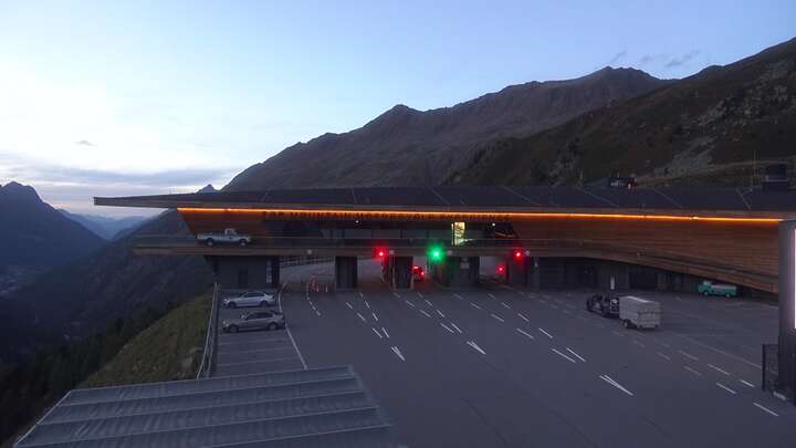 Hochgurgl (Ötztal) Top Mountain Crosspoint snow cam captured at 17 September 2026 at 10:05 pm GMT+2