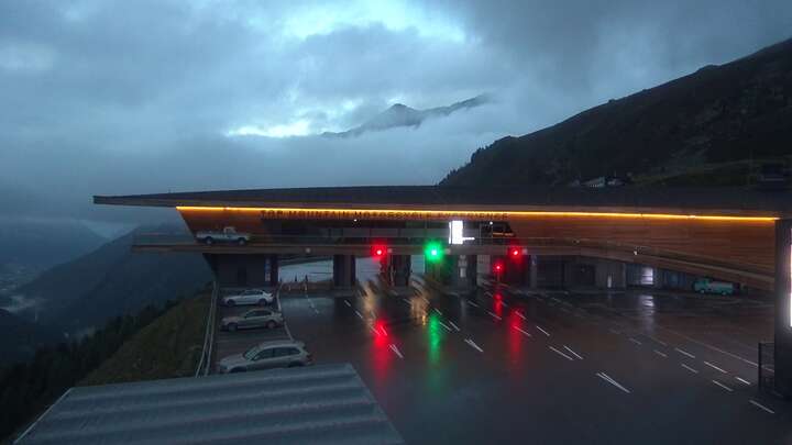 Hochgurgl (Ötztal) Top Mountain Crosspoint snow cam captured at 18 September 2026 at 7:41 pm GMT+2