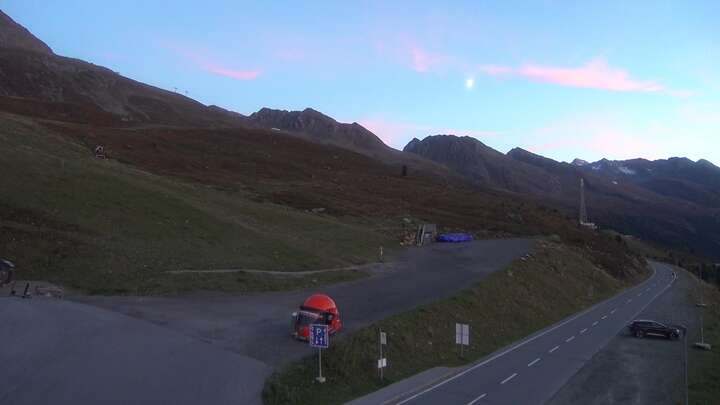 Hochgurgl (Ötztal) Top Mountain Crosspoint snow cam captured at 19 September 2026 at 7:50 pm GMT+2