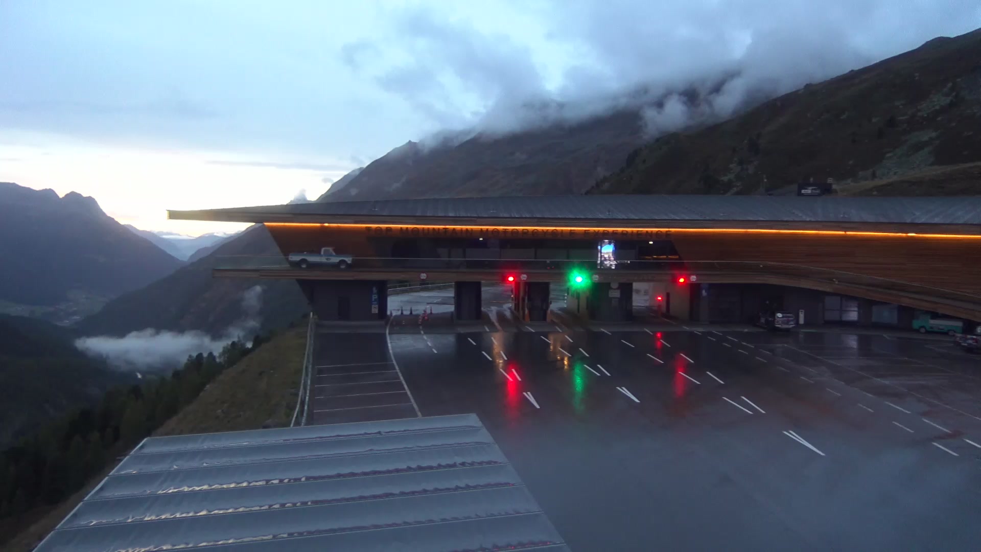 Hochgurgl (Ötztal) Top Mountain Crosspoint snow cam captured at 5 October 2026 at 6:58 pm GMT+2