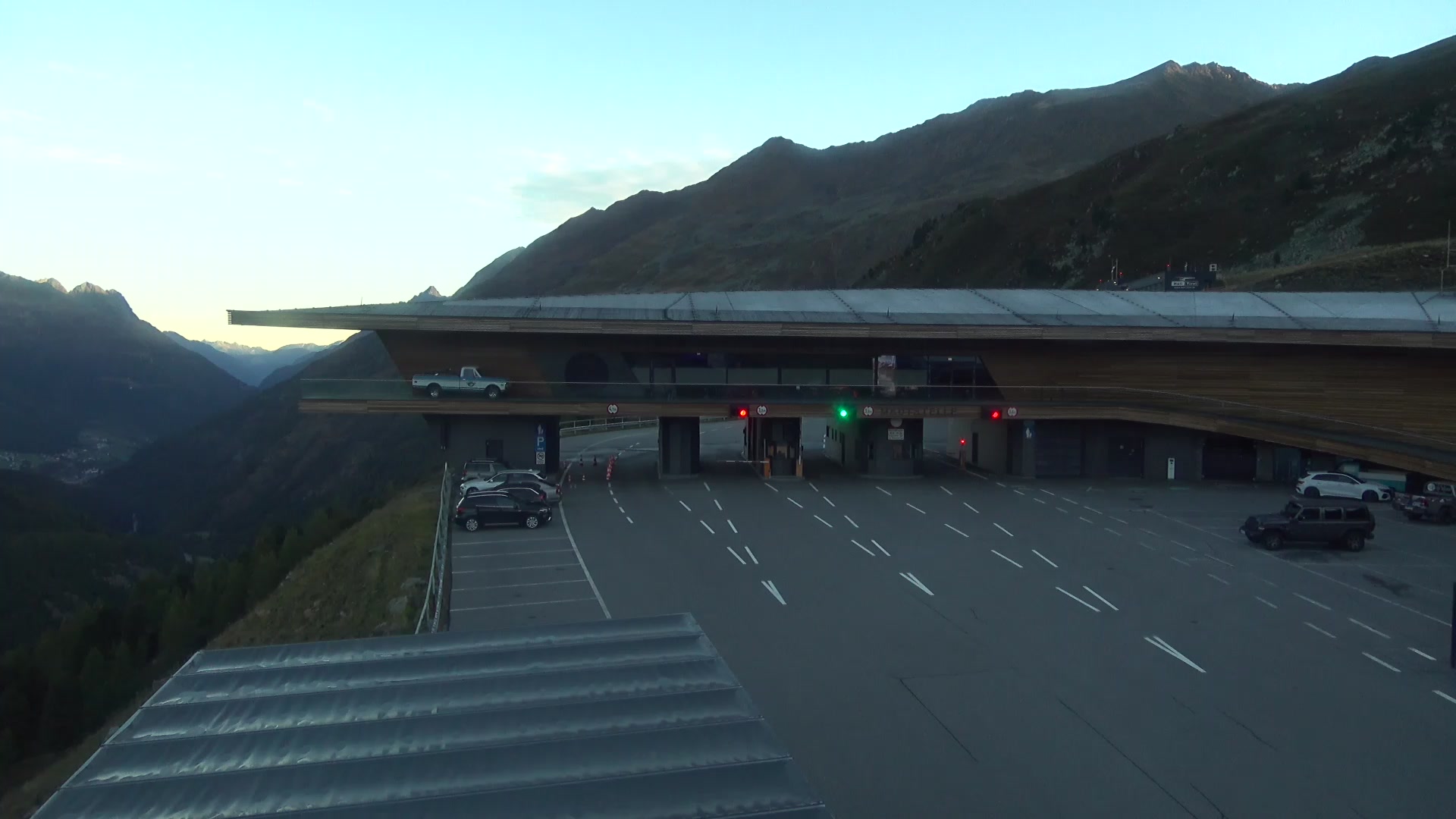 Hochgurgl (Ötztal) Top Mountain Crosspoint snow cam captured at 6 October 2026 at 7:55 am GMT+2