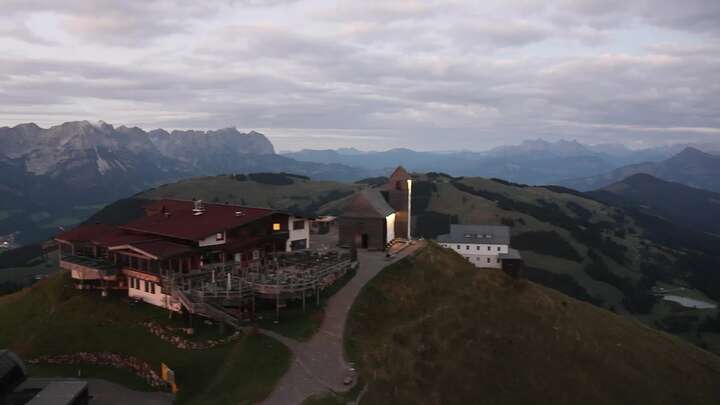 Hopfgarten im Brixental (SkiWelt) Gipfel Hohe Salve - Söll snow cam captured at 14 September 2026 at 7:59 pm GMT+2