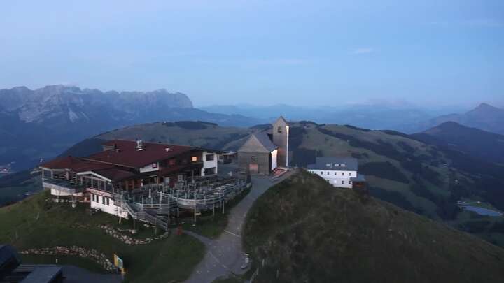 Hopfgarten im Brixental (SkiWelt) Gipfel Hohe Salve - Söll snow cam captured at 17 September 2026 at 10:05 pm GMT+2