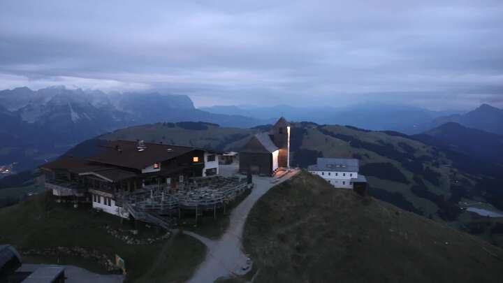 Hopfgarten im Brixental (SkiWelt) Gipfel Hohe Salve - Söll snow cam captured at 18 September 2026 at 7:57 pm GMT+2