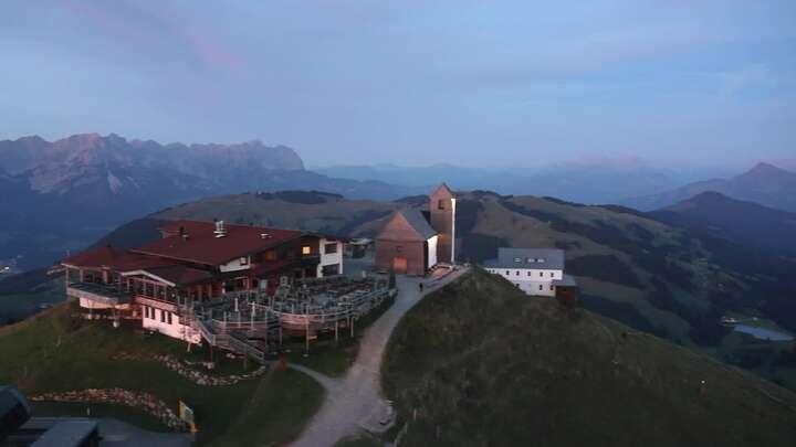 Hopfgarten im Brixental (SkiWelt) Gipfel Hohe Salve - Söll snow cam captured at 19 September 2026 at 7:50 pm GMT+2