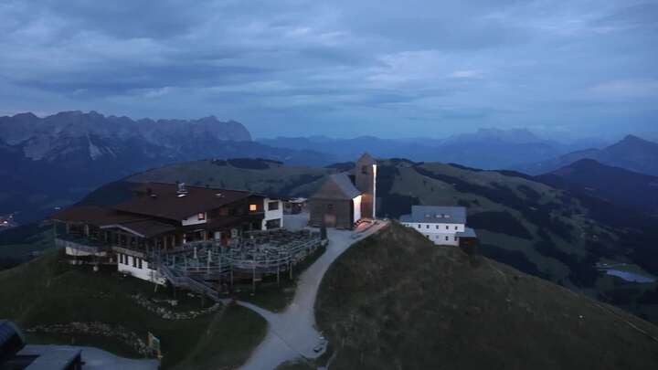 Hopfgarten im Brixental (SkiWelt) Gipfel Hohe Salve - Söll snow cam captured at 20 September 2026 at 7:46 pm GMT+2