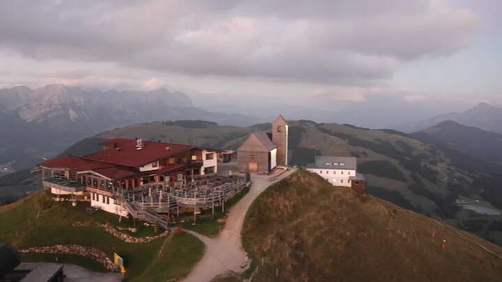 Hopfgarten im Brixental (SkiWelt) Gipfel Hohe Salve - Söll snow cam captured at 22 September 2026 at 7:36 pm GMT+2