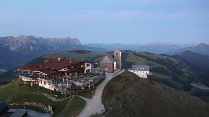 Hopfgarten im Brixental (SkiWelt) Gipfel Hohe Salve - Söll snow cam captured at 23 September 2026 at 7:36 pm GMT+2