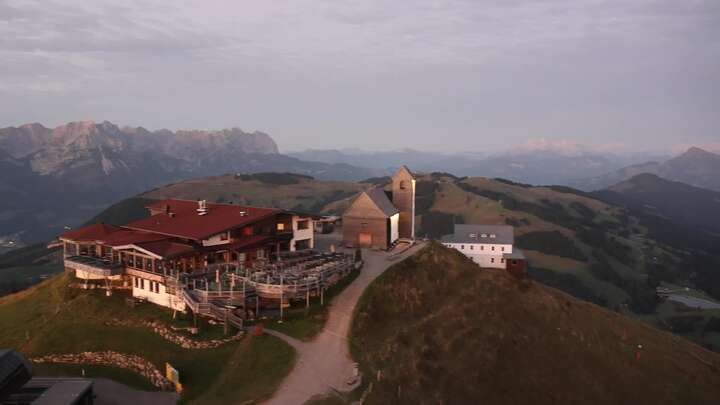 Hopfgarten im Brixental (SkiWelt) Gipfel Hohe Salve - Söll snow cam captured at 25 September 2026 at 7:35 pm GMT+2