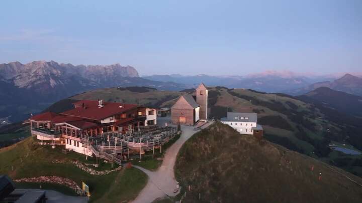 Hopfgarten im Brixental (SkiWelt) Gipfel Hohe Salve - Söll snow cam captured at 26 September 2026 at 7:34 pm GMT+2