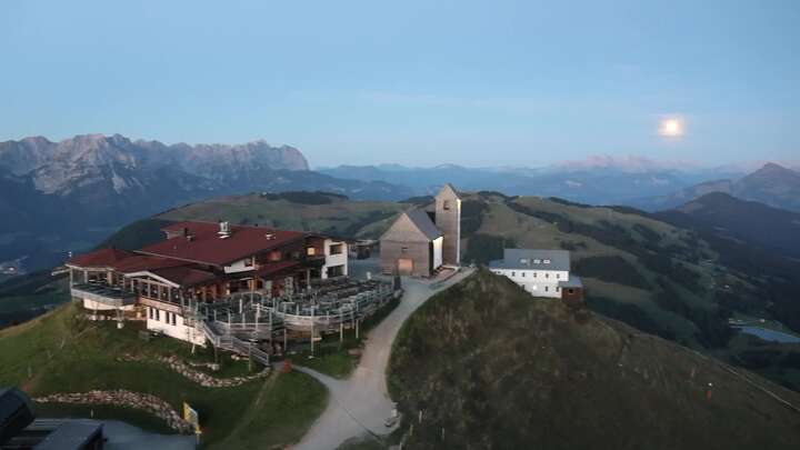 Hopfgarten im Brixental (SkiWelt) Gipfel Hohe Salve - Söll snow cam captured at 27 September 2026 at 7:22 pm GMT+2