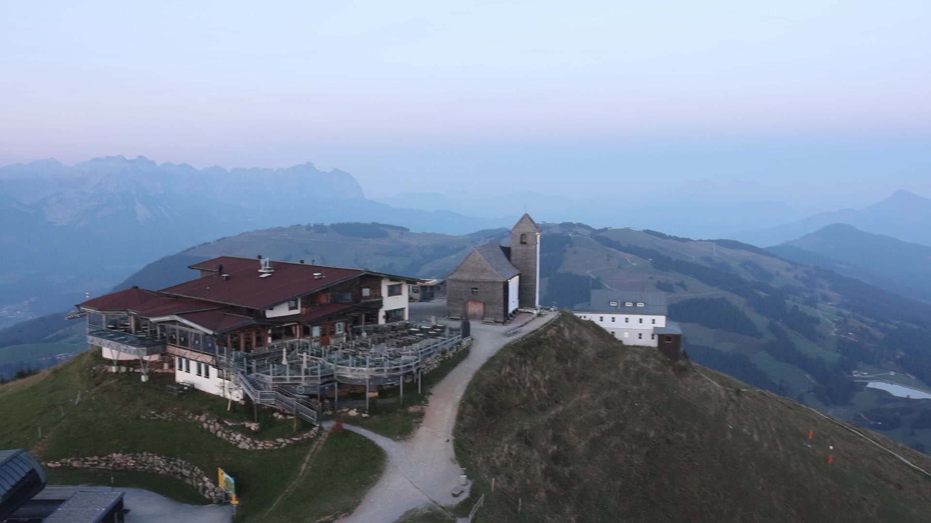 Hopfgarten im Brixental (SkiWelt) Gipfel Hohe Salve - Söll snow cam captured at 3 October 2026 at 7:03 pm GMT+2