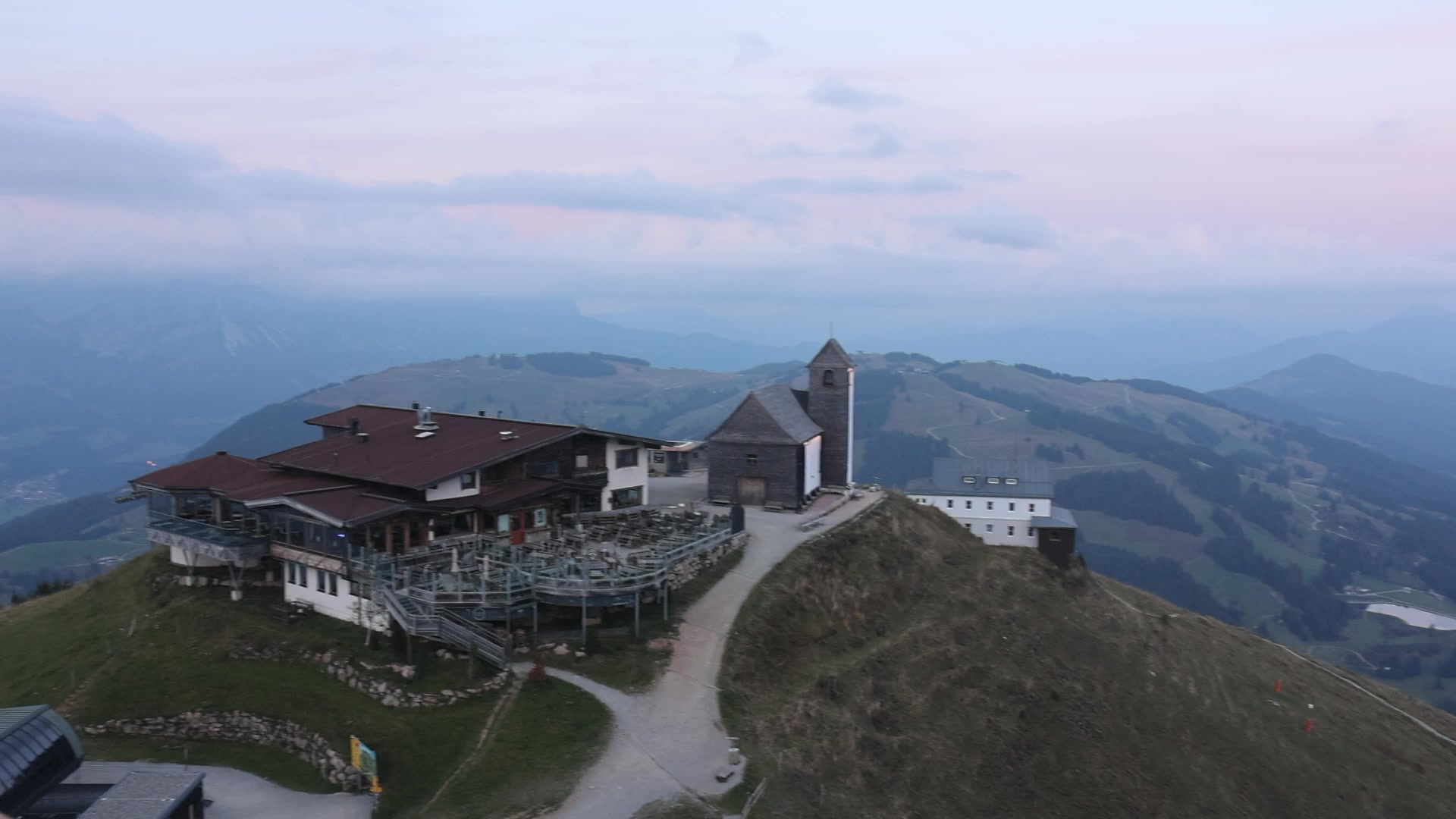 Hopfgarten im Brixental (SkiWelt) Gipfel Hohe Salve - Söll snow cam captured at 4 October 2026 at 7:06 pm GMT+2
