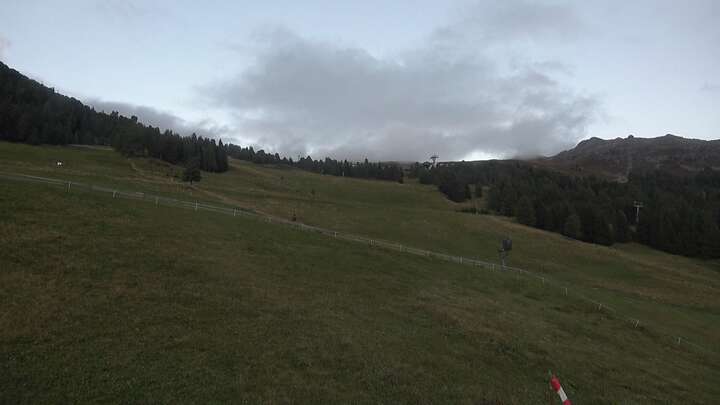 Jerzens (Hochzeiger) Panoramabahn Tal snow cam captured at 14 September 2026 at 7:43 pm GMT+2