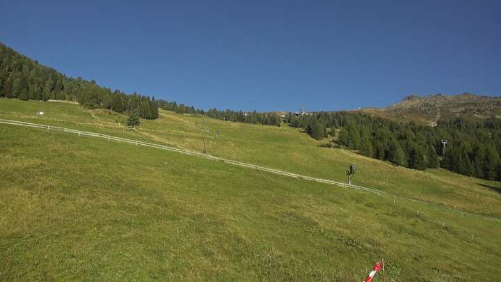 Jerzens (Hochzeiger) Panoramabahn Tal snow cam captured at 15 September 2026 at 6:07 pm GMT+2