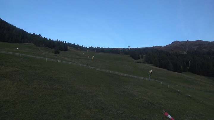 Jerzens (Hochzeiger) Panoramabahn Tal snow cam captured at 21 September 2026 at 7:14 pm GMT+2