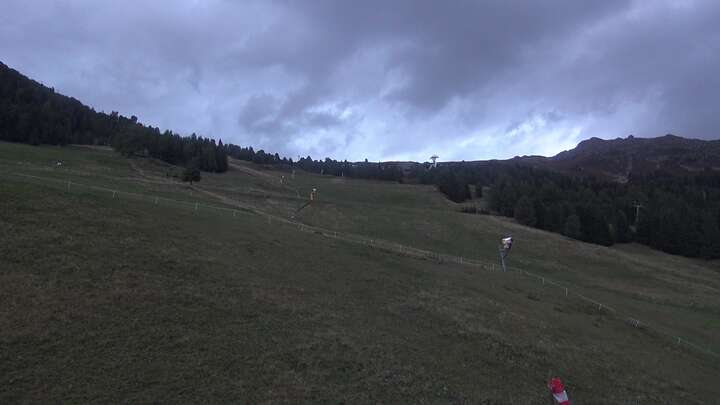 Jerzens (Hochzeiger) Panoramabahn Tal snow cam captured at 24 September 2026 at 7:19 pm GMT+2