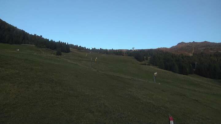 Jerzens (Hochzeiger) Panoramabahn Tal snow cam captured at 28 September 2026 at 6:59 pm GMT+2