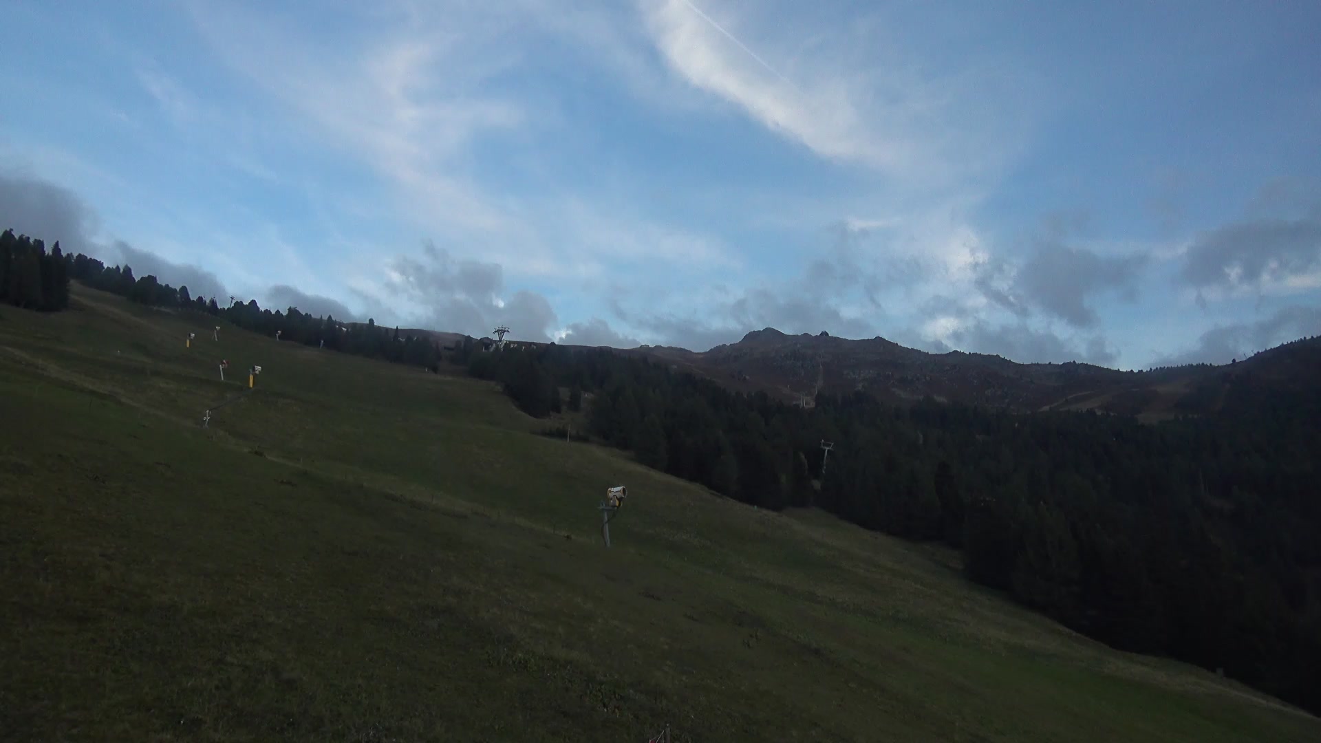 Jerzens (Hochzeiger) Panoramabahn Tal snow cam captured at 3 October 2026 at 6:48 pm GMT+2