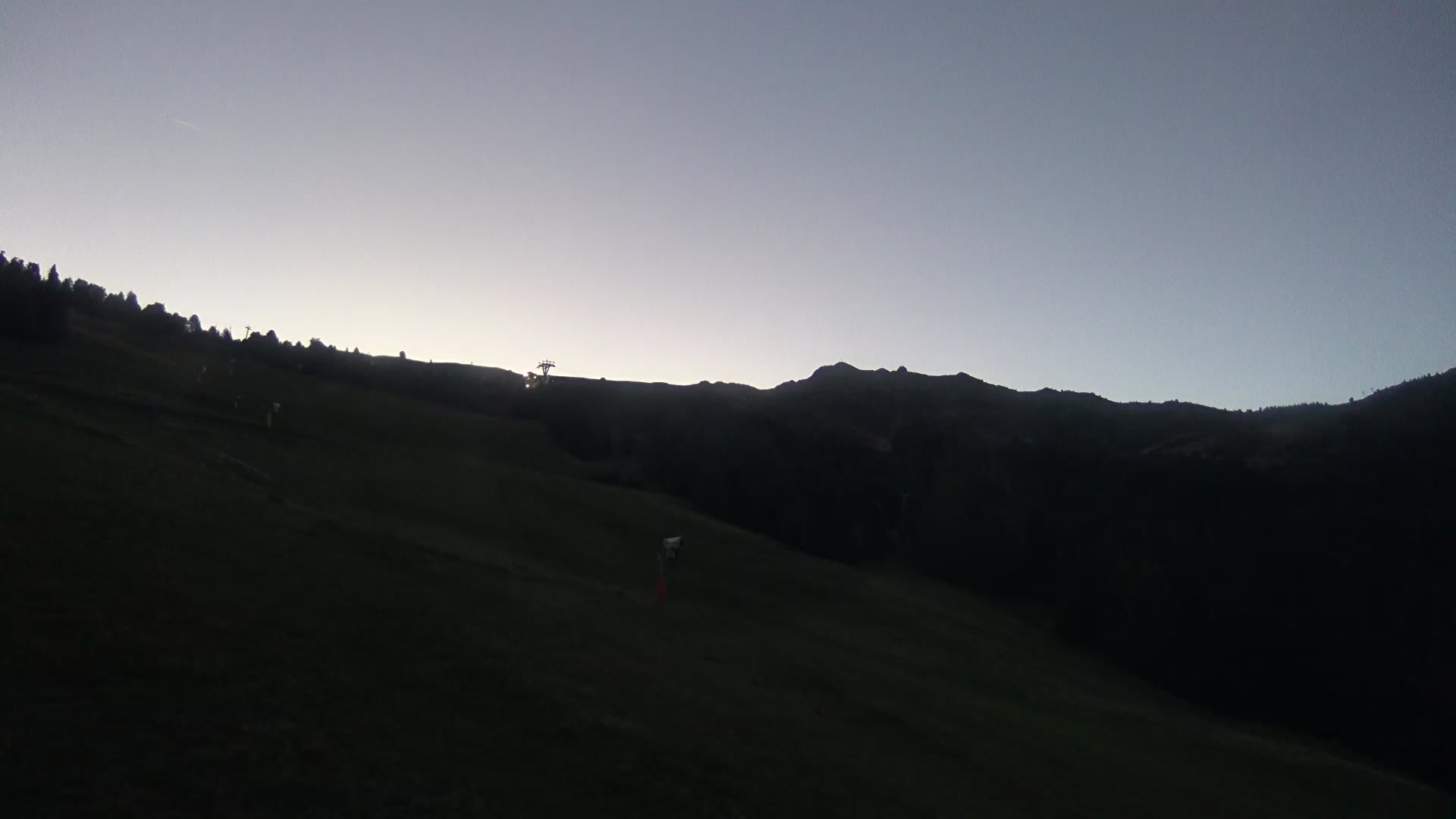 Jerzens (Hochzeiger) Panoramabahn Tal snow cam captured at 6 October 2026 at 7:08 am GMT+2