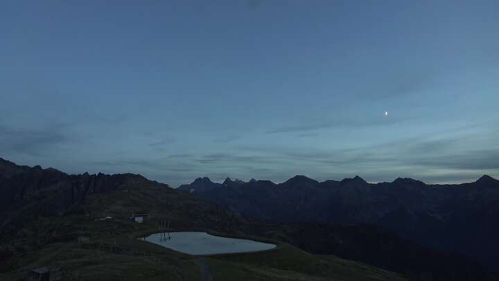 Jerzens (Hochzeiger) Zirbenbahn snow cam captured at 17 September 2026 at 10:05 pm GMT+2