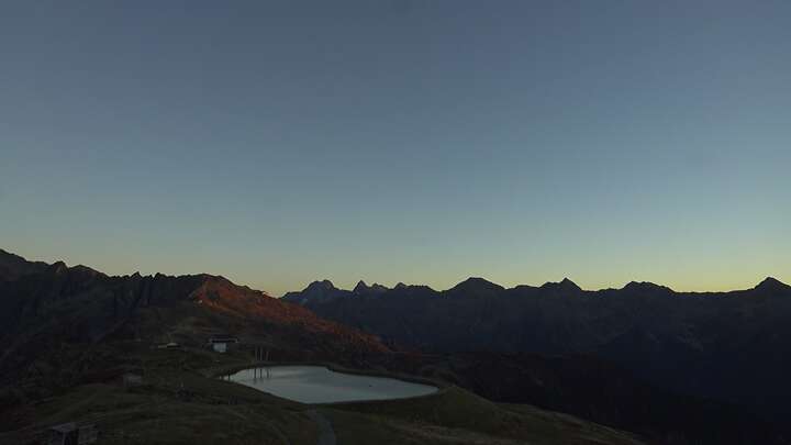 Jerzens (Hochzeiger) Zirbenbahn snow cam captured at 27 September 2026 at 7:05 pm GMT+2