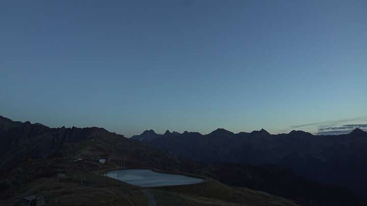 Jerzens (Hochzeiger) Zirbenbahn snow cam captured at 28 September 2026 at 7:15 pm GMT+2