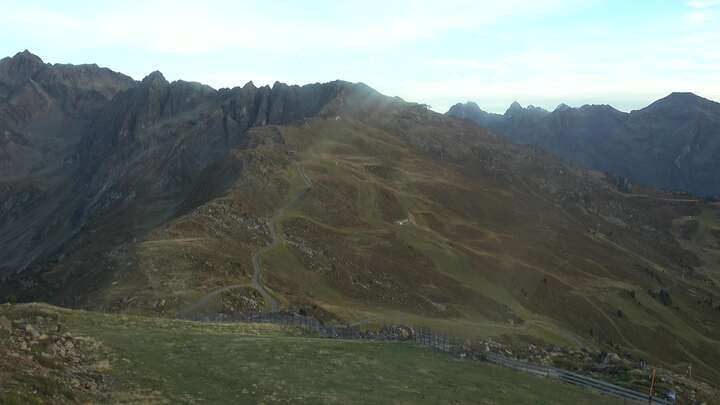 Jerzens (Hochzeiger) Sechszeiger snow cam captured at 17 September 2026 at 10:22 pm GMT+2