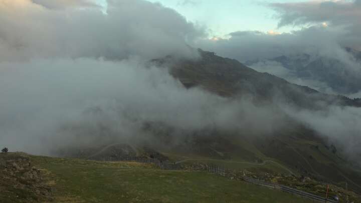 Jerzens (Hochzeiger) Sechszeiger snow cam captured at 18 September 2026 at 7:26 pm GMT+2