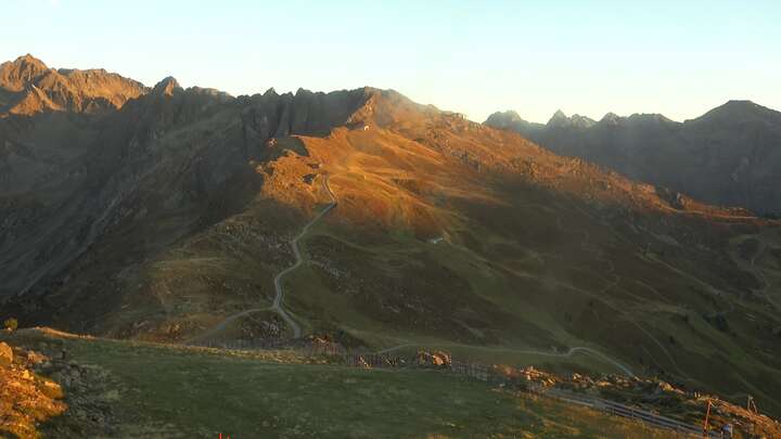 Jerzens (Hochzeiger) Sechszeiger snow cam captured at 22 September 2026 at 7:20 pm GMT+2