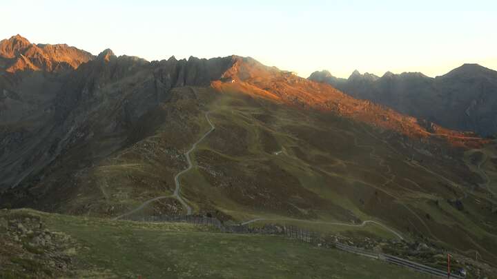 Jerzens (Hochzeiger) Sechszeiger snow cam captured at 26 September 2026 at 7:18 pm GMT+2