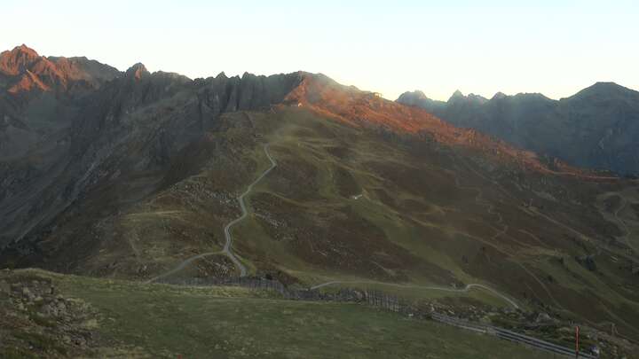 Jerzens (Hochzeiger) Sechszeiger snow cam captured at 27 September 2026 at 7:22 pm GMT+2