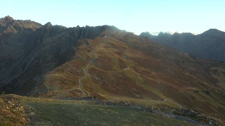 Jerzens (Hochzeiger) Sechszeiger snow cam captured at 28 September 2026 at 6:59 pm GMT+2