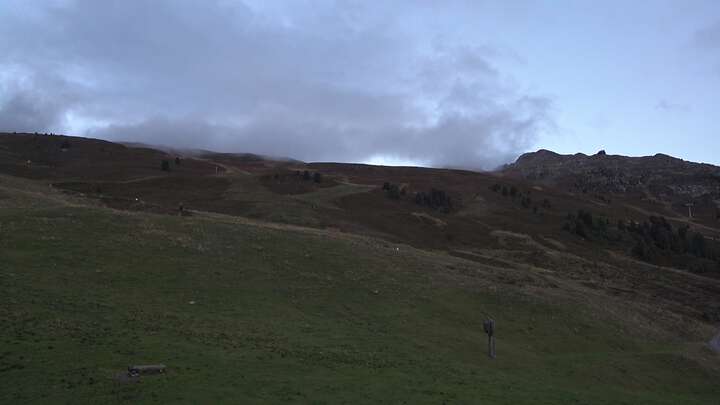 Jerzens (Hochzeiger) Hochzeiger Mid Station snow cam captured at 14 September 2026 at 7:43 pm GMT+2