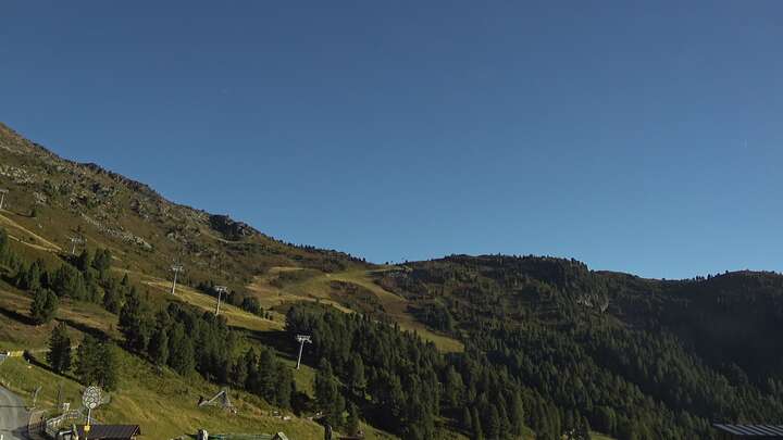 Jerzens (Hochzeiger) Hochzeiger Mid Station snow cam captured at 15 September 2026 at 6:07 pm GMT+2