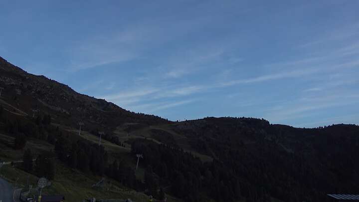 Jerzens (Hochzeiger) Hochzeiger Mid Station snow cam captured at 21 September 2026 at 7:14 pm GMT+2