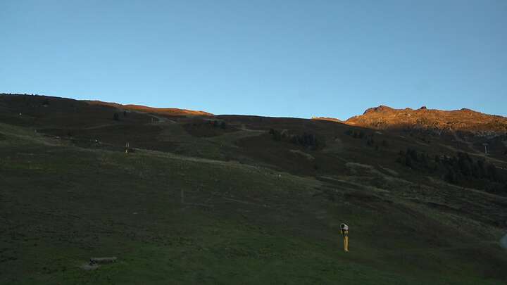 Jerzens (Hochzeiger) Hochzeiger Mid Station snow cam captured at 22 September 2026 at 7:20 pm GMT+2