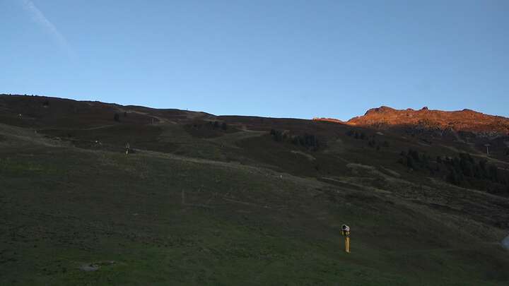 Jerzens (Hochzeiger) Hochzeiger Mid Station snow cam captured at 26 September 2026 at 7:18 pm GMT+2