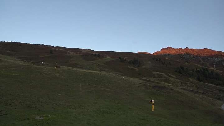 Jerzens (Hochzeiger) Hochzeiger Mid Station snow cam captured at 27 September 2026 at 7:05 pm GMT+2